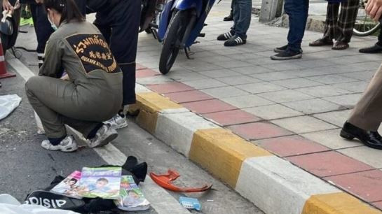 Va chạm với xe bồn trộn xi măng, hai mẹ con đi xe máy tử vong- Ảnh 2.