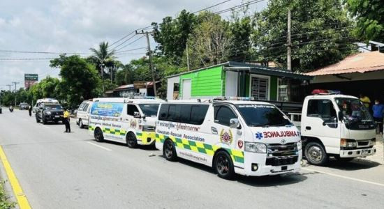 Xe máy va chạm xe tải, mẹ tử vong, con trai 12 tuổi bị thương nặng- Ảnh 2.