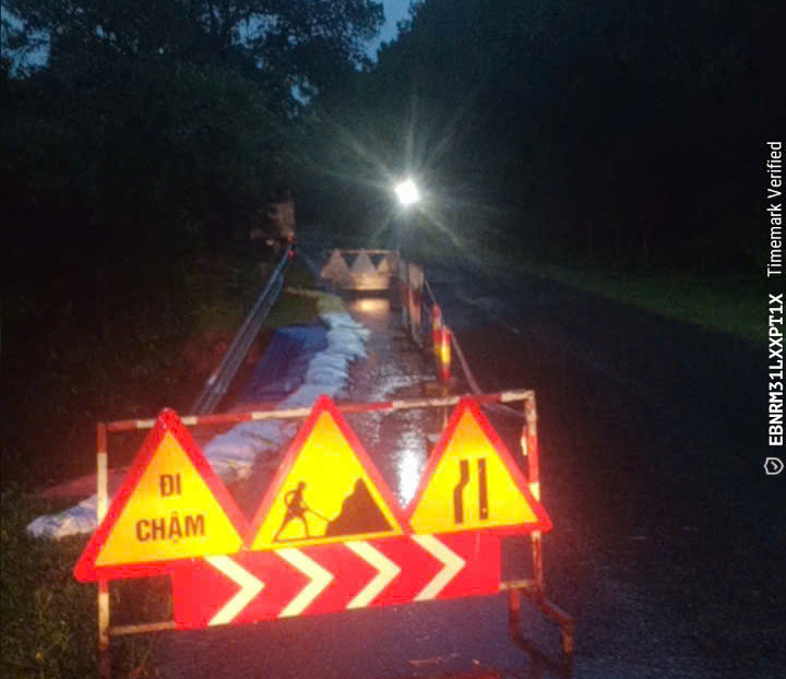 Đã có những ảnh hưởng của bão số 1 ở TP Huế - Ảnh 6.