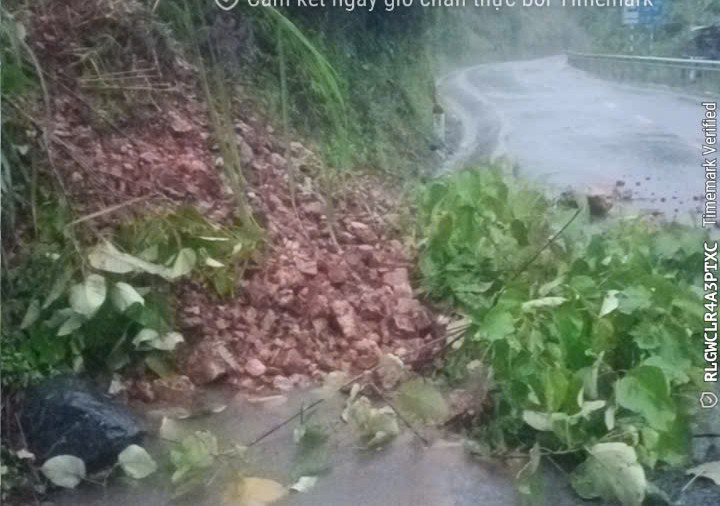 Đã có những ảnh hưởng của bão số 1 ở TP Huế - Ảnh 5.