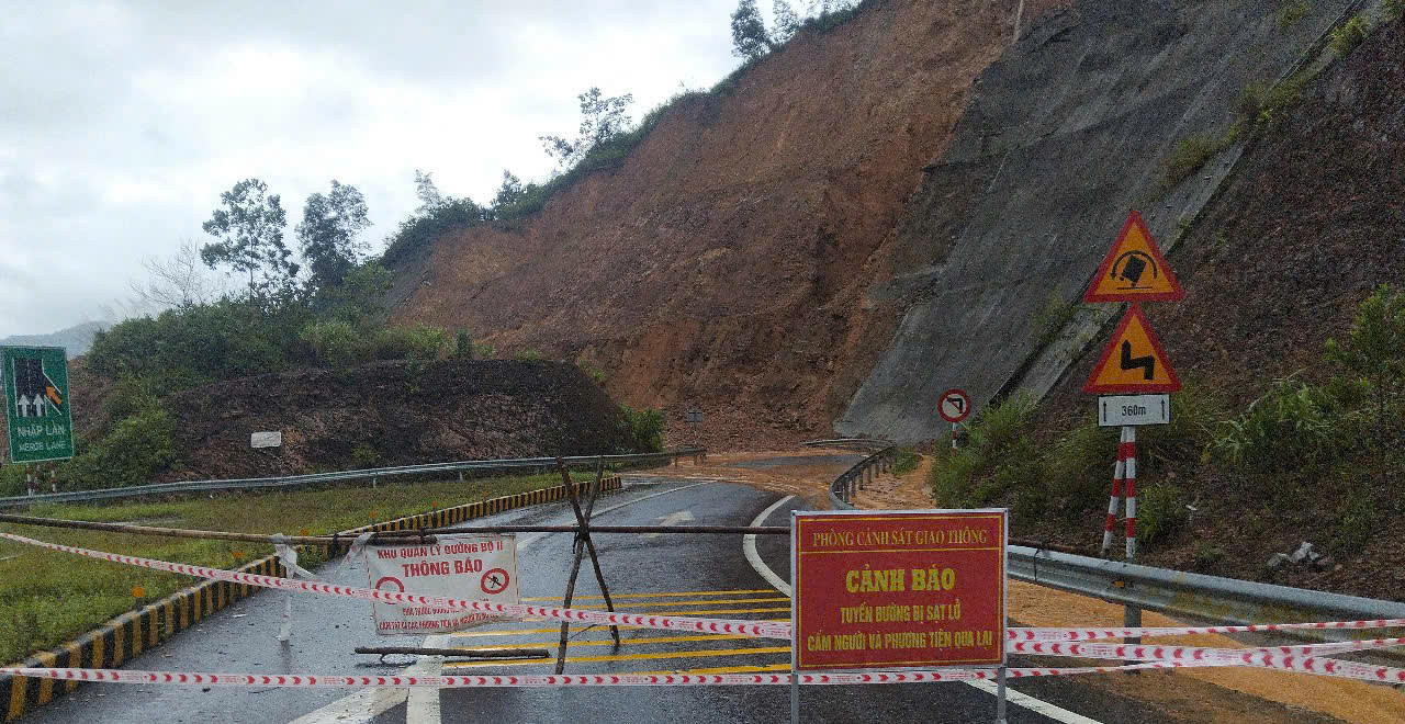 Đã có những ảnh hưởng của bão số 1 ở TP Huế - Ảnh 3.