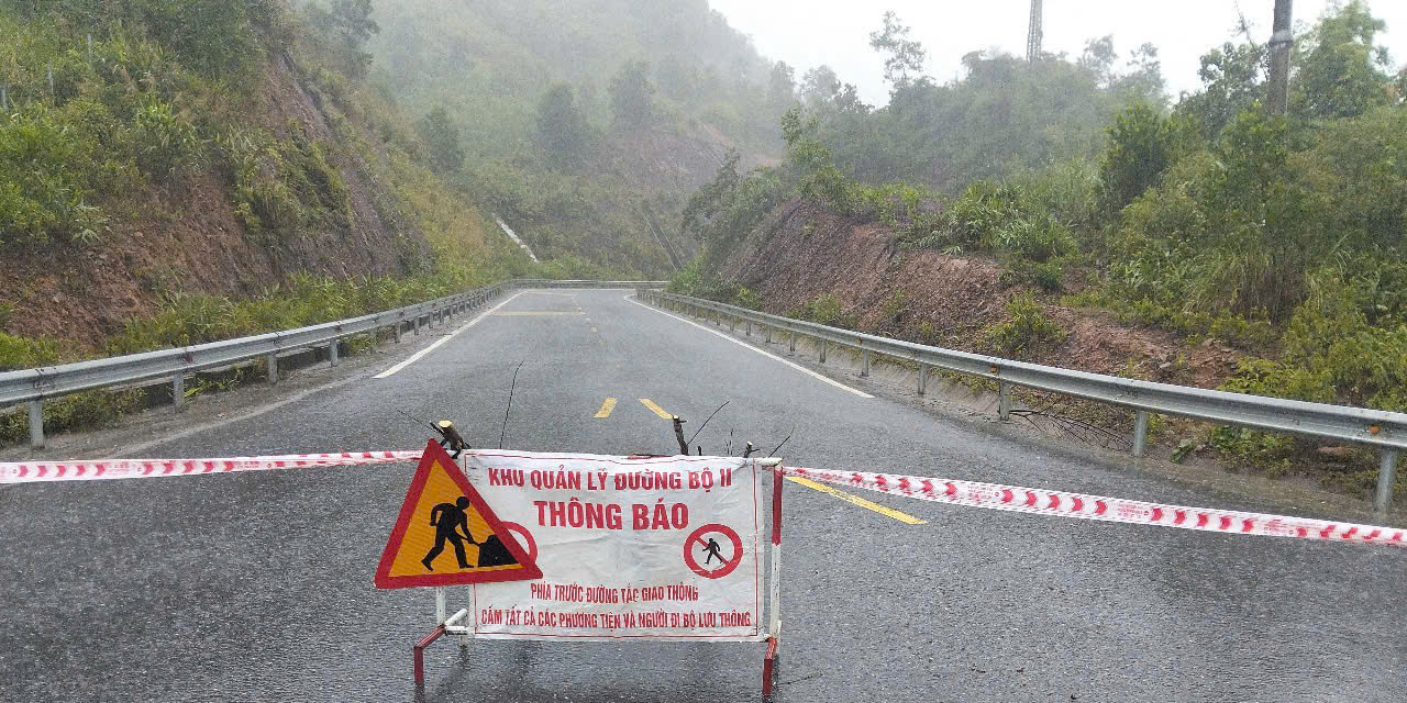 Đã có những ảnh hưởng của bão số 1 ở TP Huế - Ảnh 2.