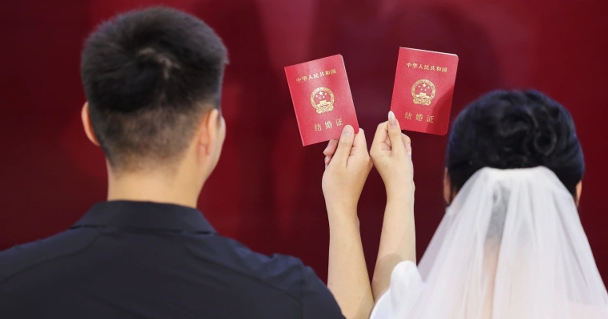 Cô dâu 'chết lặng' khi biết danh tính cô gái chồng dắt vào đám cưới - Ảnh 2.