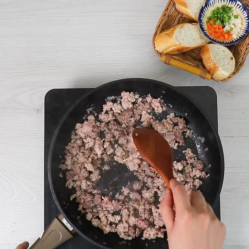 Khách Tây ăn thử 1 món bánh mì rất lạ ở Việt Nam, nhiều người Việt sửng sốt vì lần đầu nghe tên- Ảnh 6.