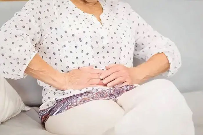 Người phụ nữ 45 tuổi bị gan nhiễm mỡ Cô ăn cà chua mỗi ngày sau 3 tháng tái khám bác sĩ hỏi Ăn như thế nào
