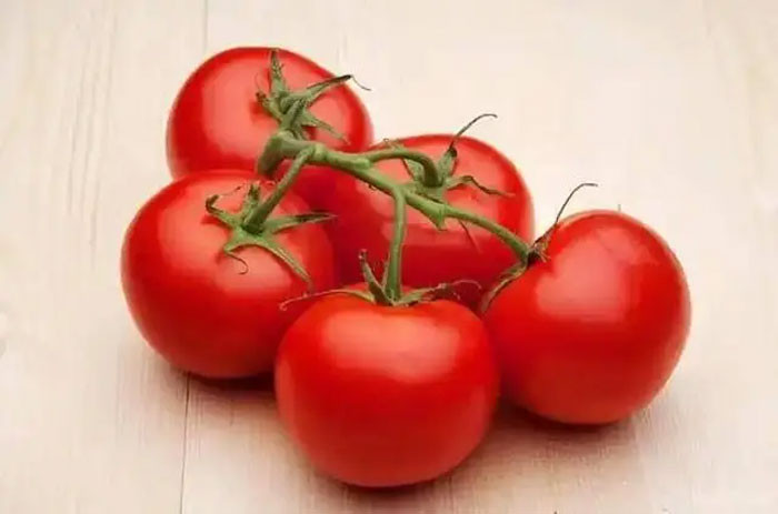 Người phụ nữ 45 tuổi bị gan nhiễm mỡ Cô ăn cà chua mỗi ngày sau 3 tháng tái khám bác sĩ hỏi Ăn như thế nào