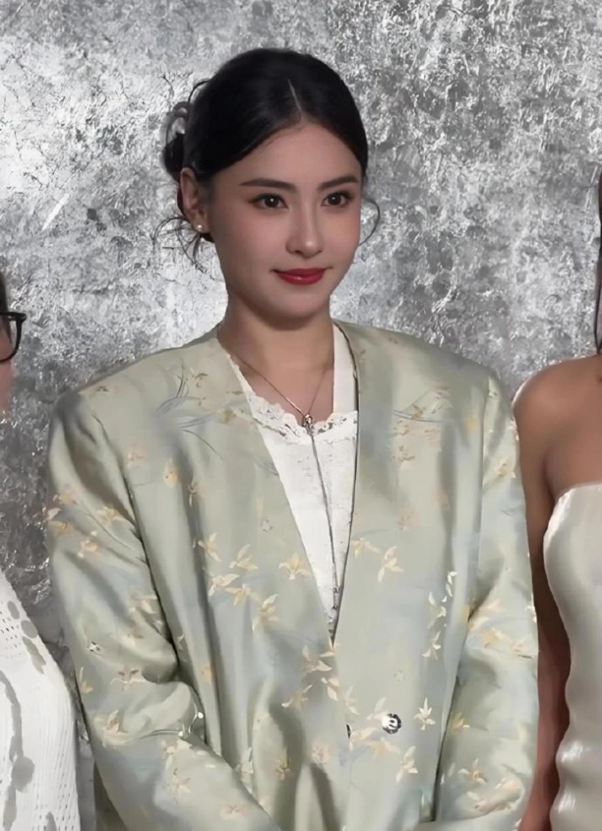 Nhan sắc khác lạ của Trương Bá Chi ở độ tuổi U50- Ảnh 1.