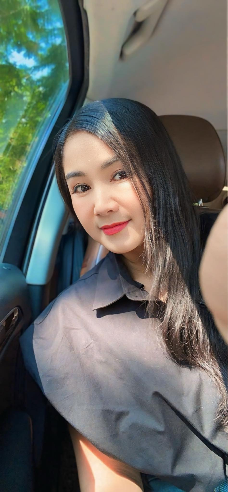 Sắc vóc tuổi sắp hưu quá mức trẻ đẹp của nữ NSND quê Tuyên Quang - Ảnh 2.