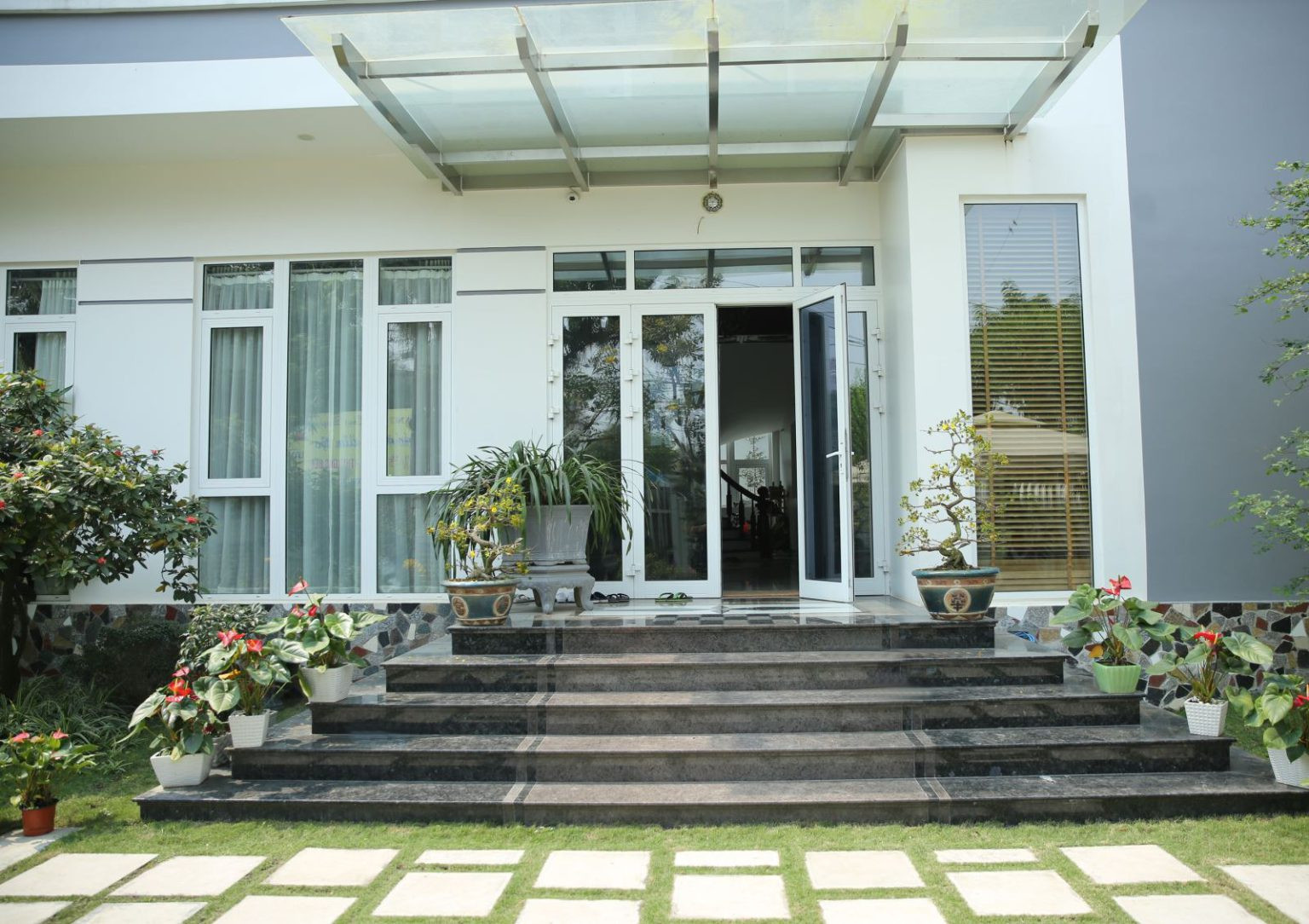 Số bậc thềm nhà nên xây để mang lại may mắn?- Ảnh 2.