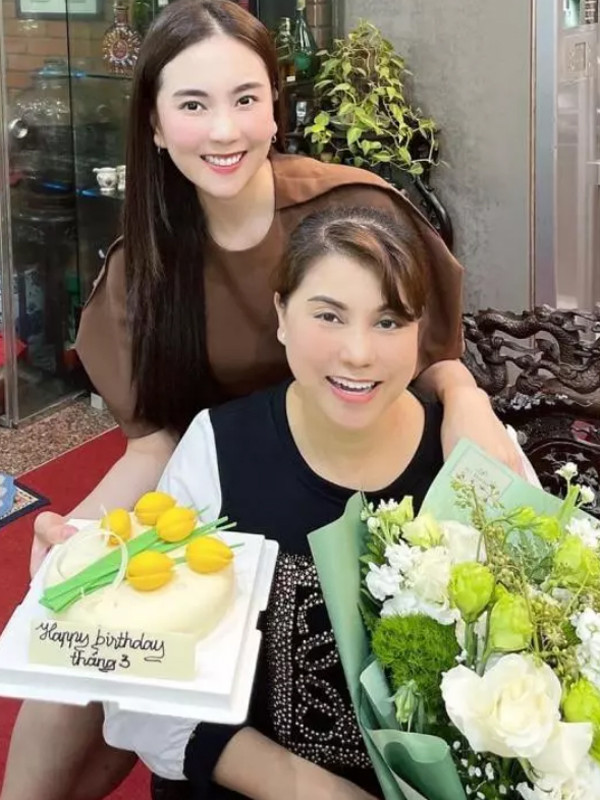 Mẹ ruột MC có nụ cười đẹp nhất VTV: Trẻ xinh, nắng mưa nuôi con gái ăn học thành tài - Ảnh 9.