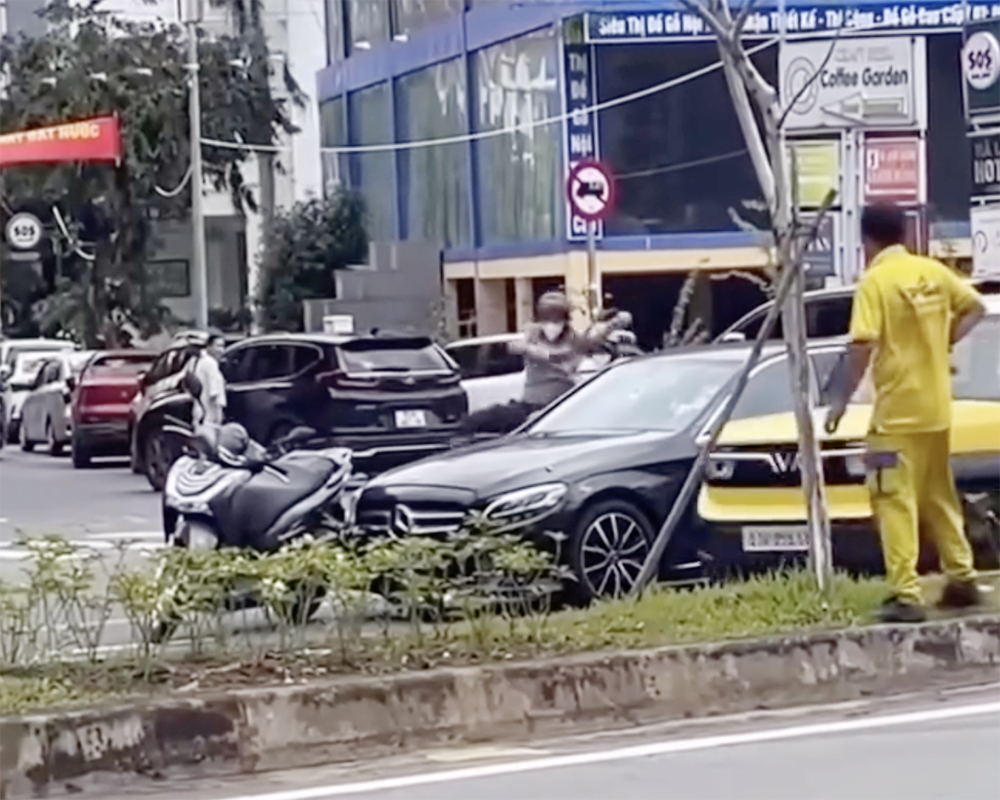 dap pha xe Mer 1.png