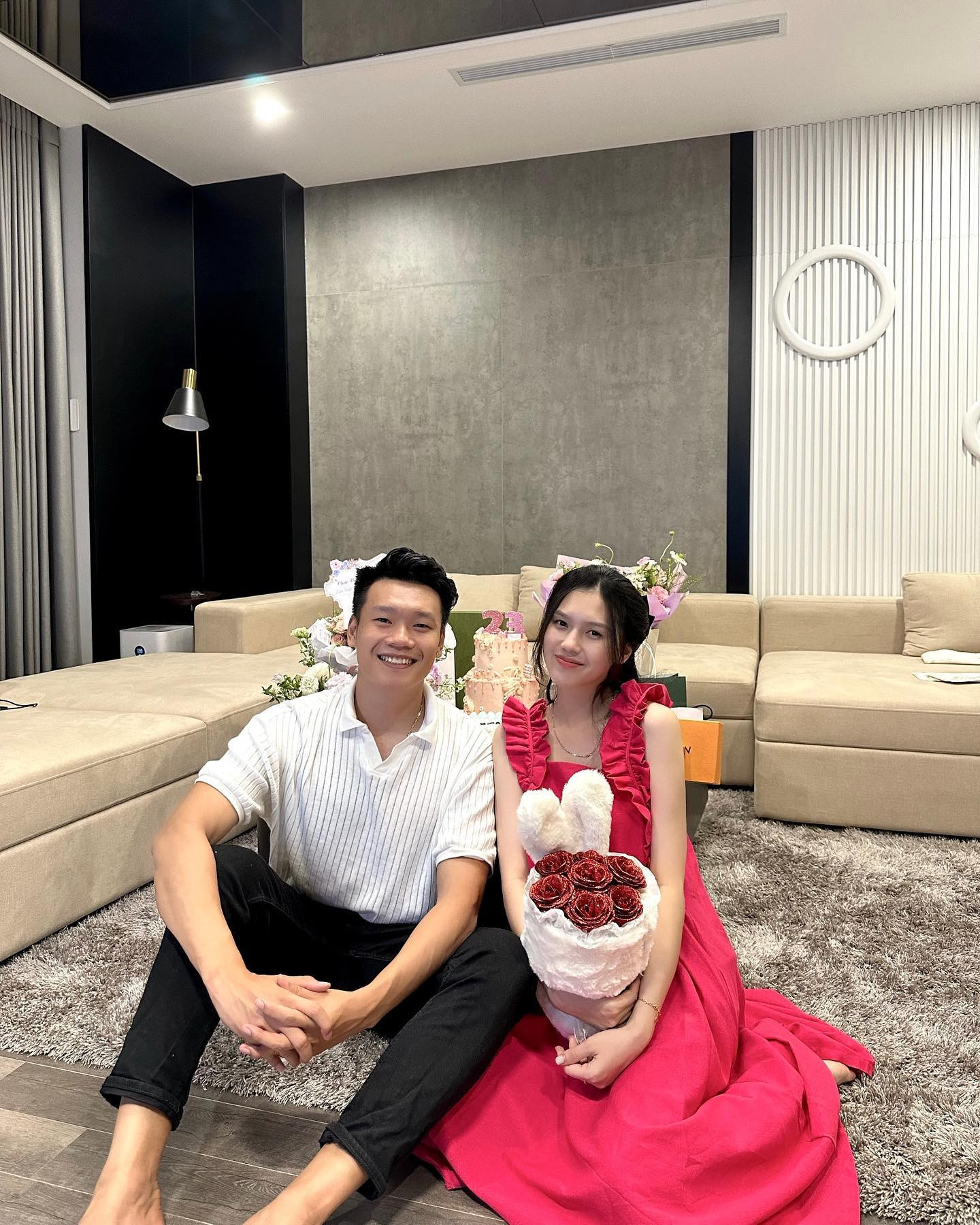 Trung vệ Thành Chung hé lộ bên trong biệt thự mới xây- Ảnh 6.