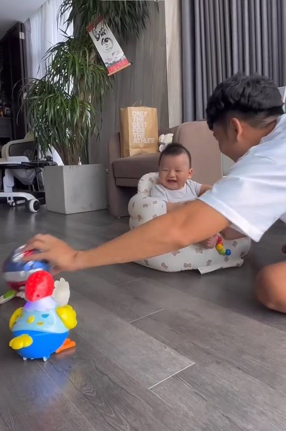 Trung vệ Thành Chung hé lộ bên trong biệt thự mới xây- Ảnh 17.