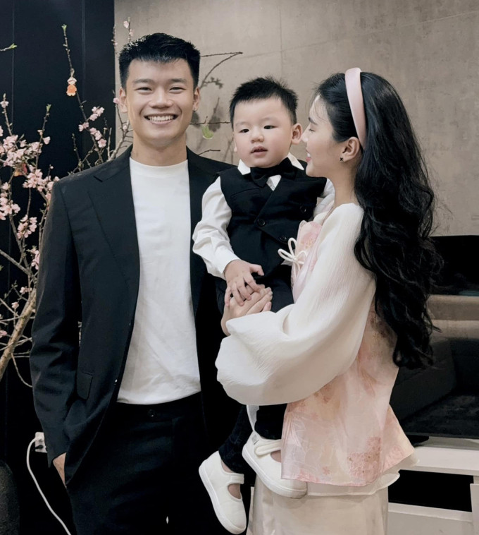 Trung vệ Thành Chung hé lộ bên trong biệt thự mới xây- Ảnh 5.