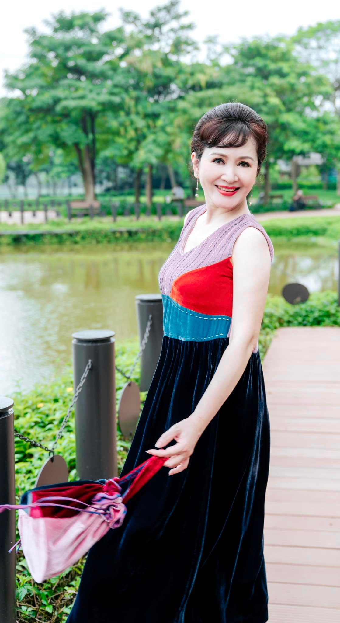 Vẻ đẹp ở tuổi hưu của nữ NSND là nguyên Phó Giám đốc Nhà hát Kịch Hà Nội - Ảnh 6.