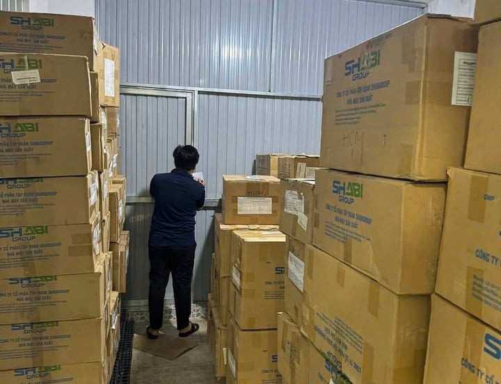 Vụ đổ trộm thực phẩm chức năng ở TP.HCM: Còn 1 kho hàng chưa kịp phi tang- Ảnh 3.