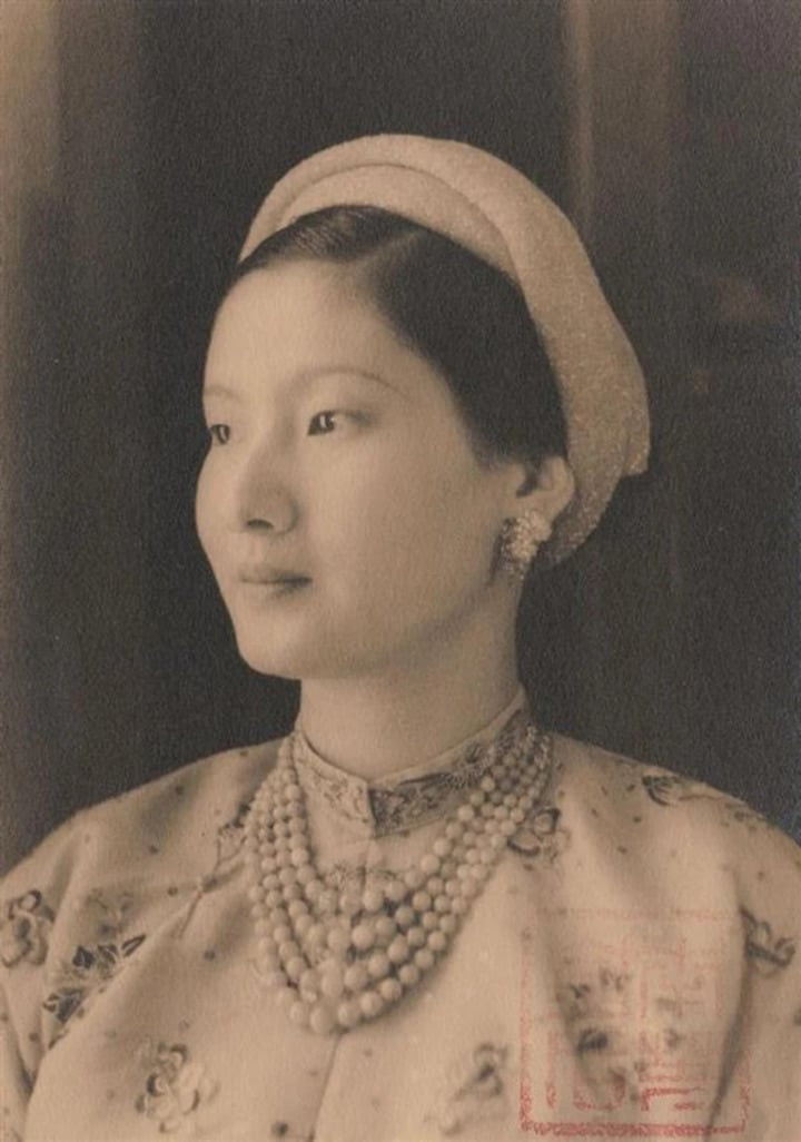 Nam Phương Hoàng hậu.