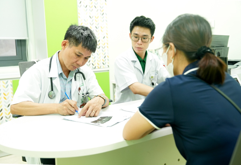 bệnh nhan kham noi Tết.png