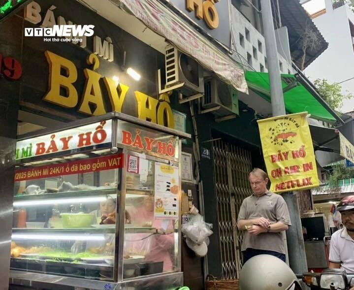 Mỗi ổ bánh mì tăng thêm 2.000 đồng từ ngày 1/6 với lý do nộp thuế.