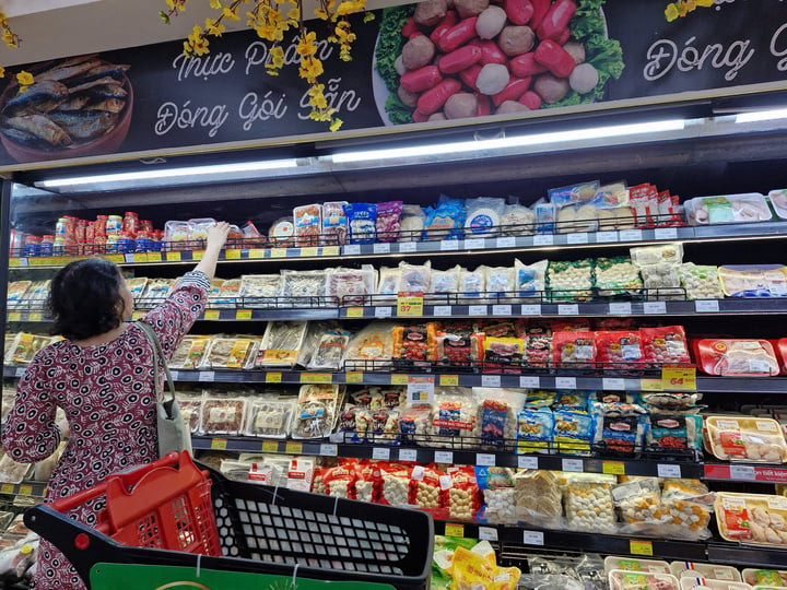 Các chuyên gia cho rằng thị trường trong thời gian tới sẽ tốt lên, hàng hóa đảm bảo nguồn gốc, chất lượng, loại bỏ kinh doanh chụp giật. (Ảnh: Nguyễn Hằng)