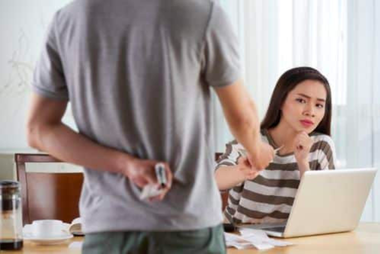 Chồng tôi hào phóng với cả thiên hạ nhưng lại chi li đến phát sợ với vợ con - Ảnh 1.