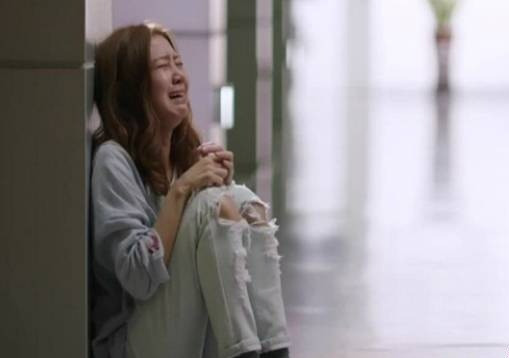 Con dâu mất nhẫn vàng, mẹ chồng nhận tội: Một năm sau bà qua đời để lại 1 tờ giấy khiến tất cả phải bật khóc - Ảnh 2.