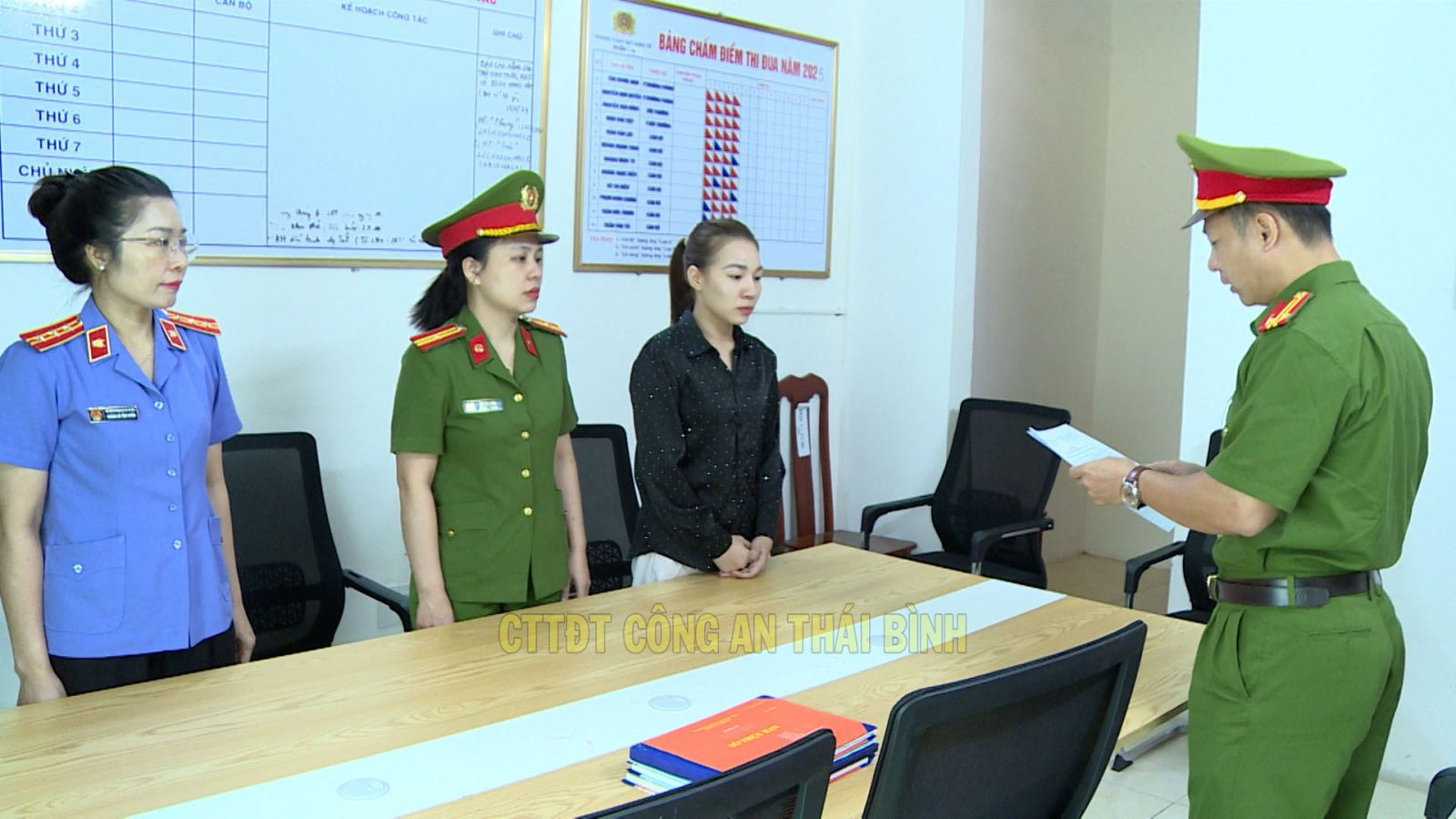 Công an thu giữ 3 tấn hàng giả là khô gà, khô bò, heo cháy tỏi- Ảnh 2.