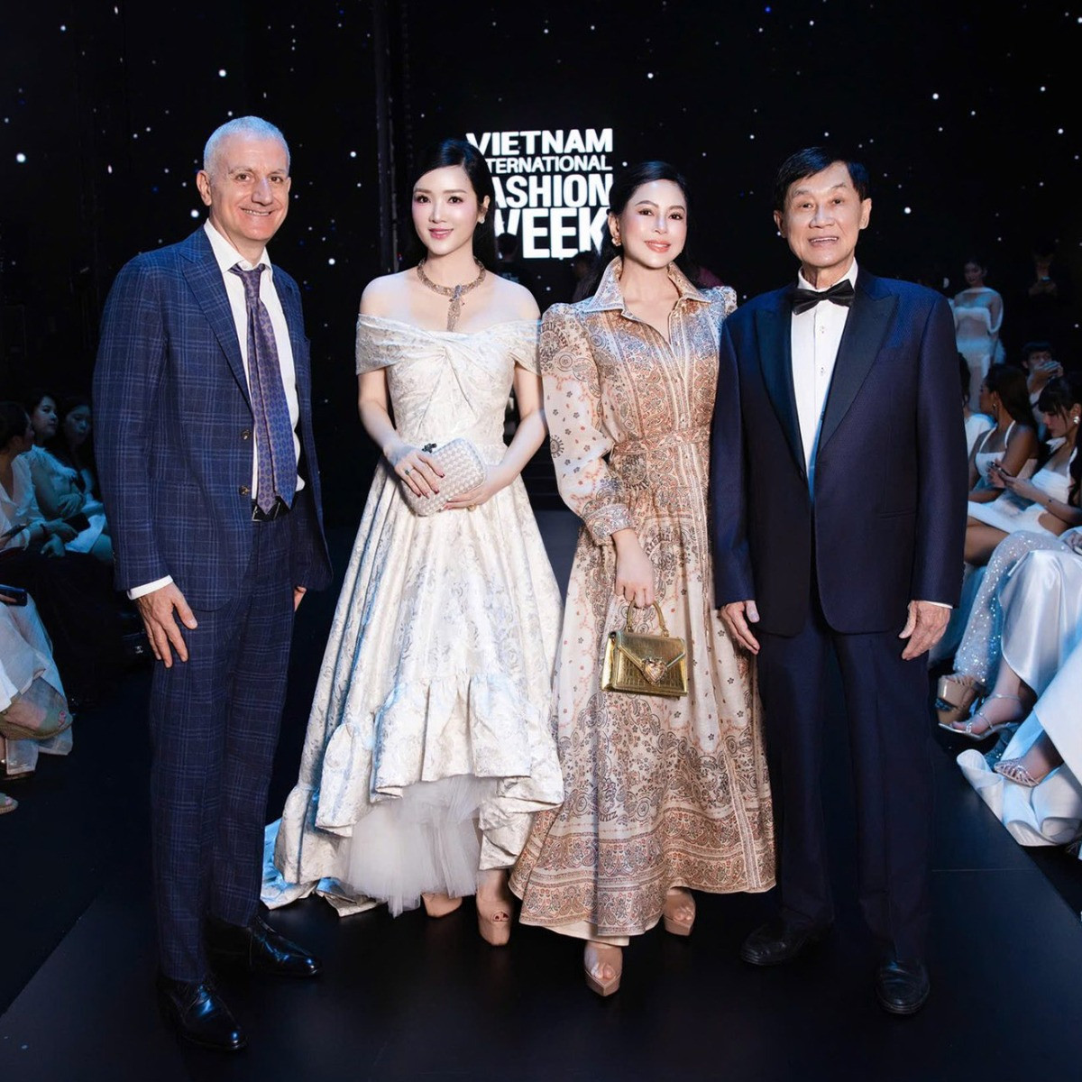 Em chồng Hà Tăng và mẹ ruột Lê Hồng Thủy Tiên bị soi dùng chung đồ dù giàu nứt vách