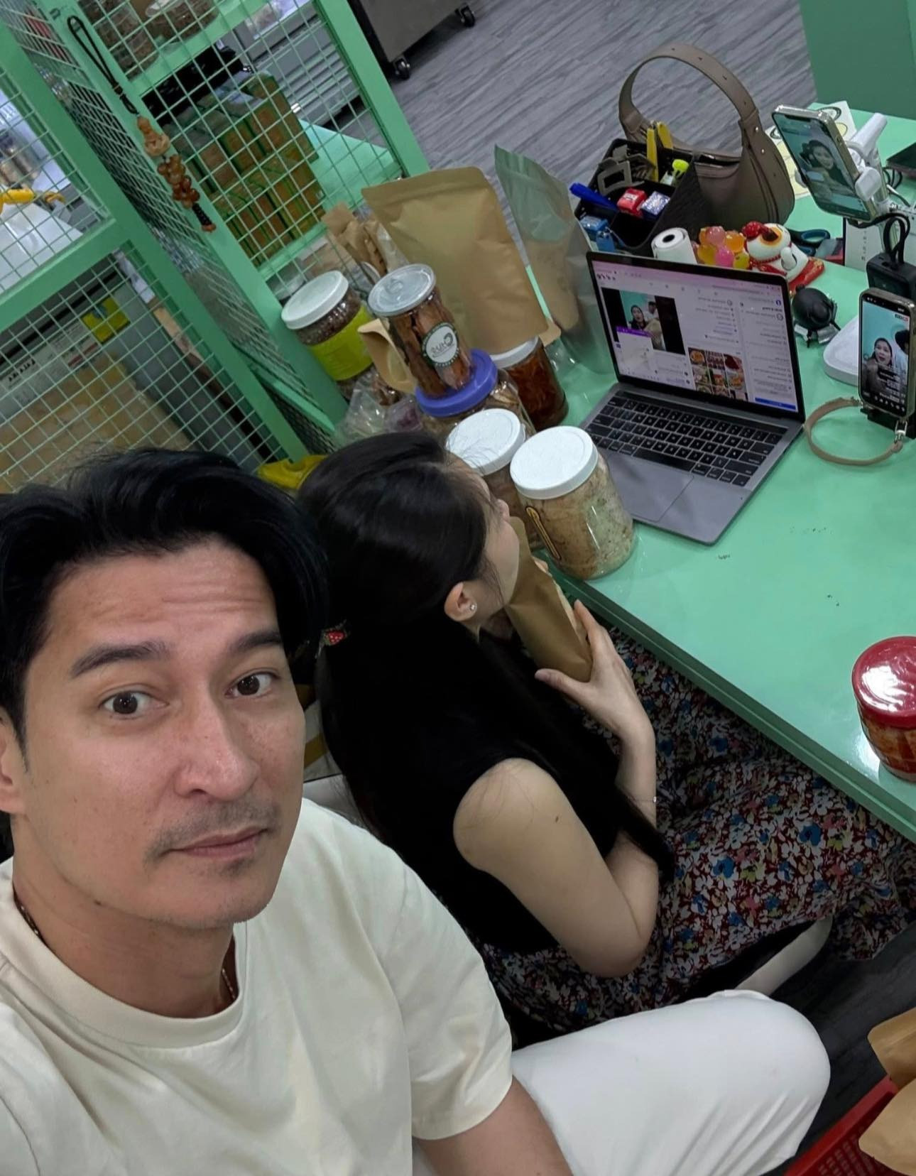 Huy Khánh và Mạc Anh Thư vẫn tình tứ sau khi ly hôn