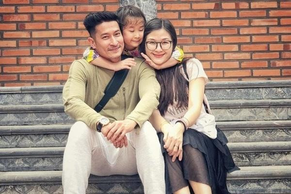 Huy Khánh và Mạc Anh Thư vẫn tình tứ sau khi ly hôn