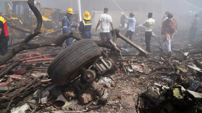 roi may bay an do 8.jpg