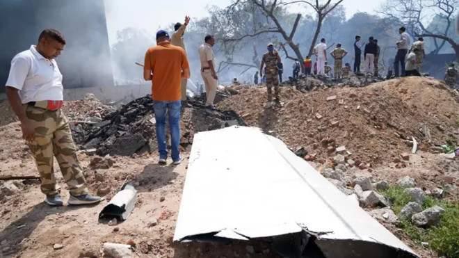 roi may bay an do 9.jpg