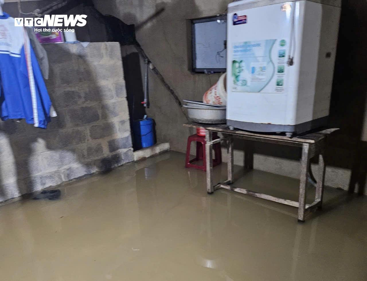 Lũ lên nhanh, nhiều vùng từ Huế đến Quảng Bình ngập trong nước - 11