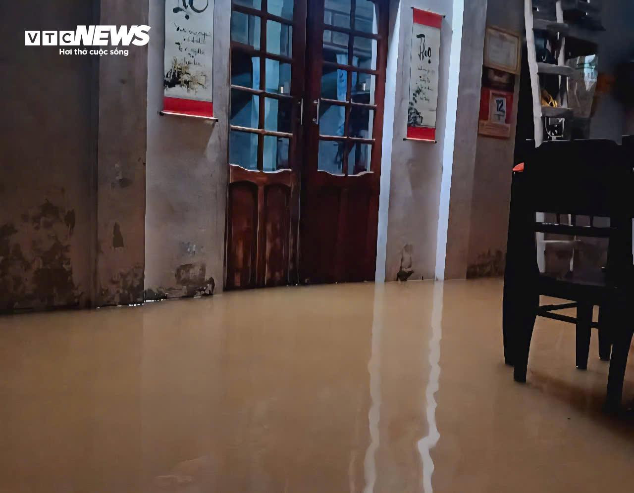 Lũ lên nhanh, nhiều vùng từ Huế đến Quảng Bình ngập trong nước - 6