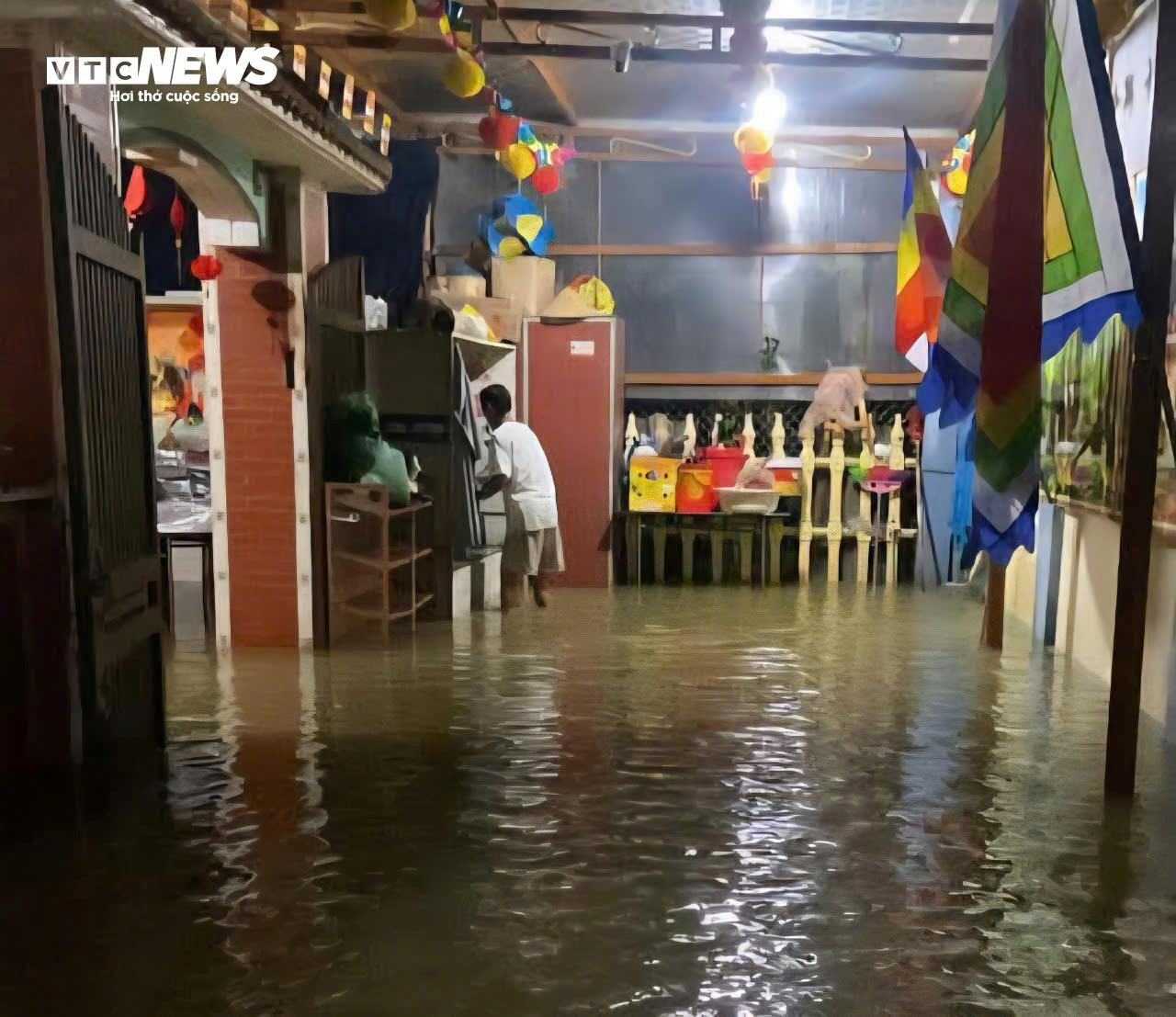 Lũ lên nhanh, nhiều vùng từ Huế đến Quảng Bình ngập trong nước - 3