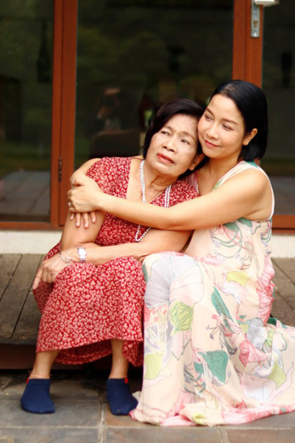 Mẹ ruột diva Mỹ Linh khoe giọng hát khiến mạng xã hội bất ngờ - Ảnh 3.