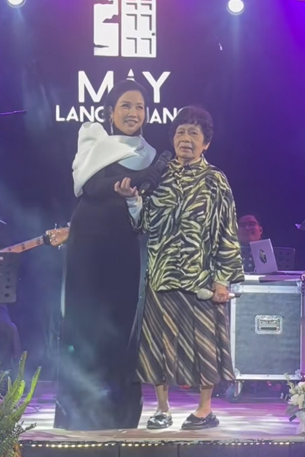 Mẹ ruột diva Mỹ Linh khoe giọng hát khiến mạng xã hội bất ngờ - Ảnh 2.