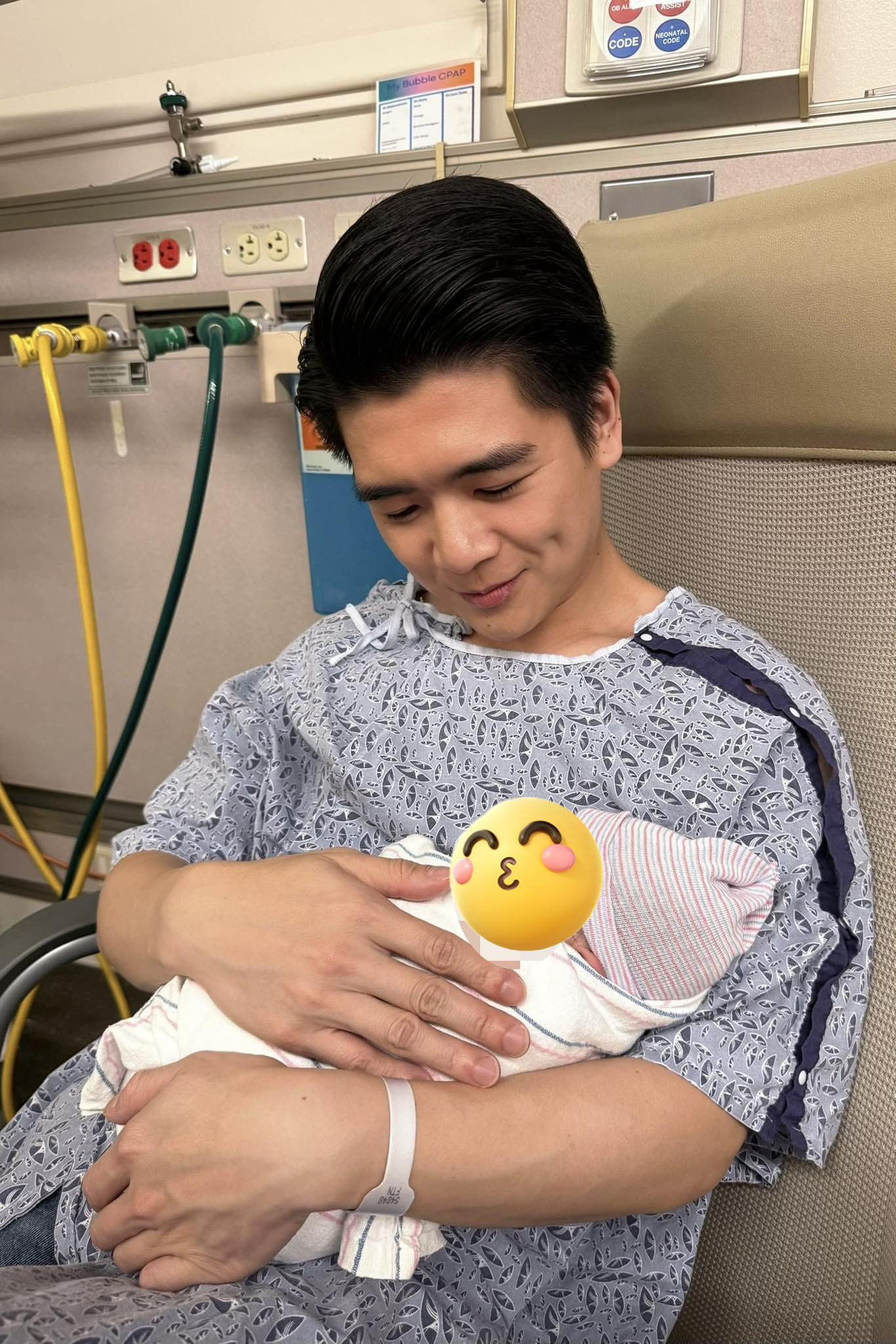 Anh chồng Đỗ Mỹ Linh chơi lớn lần đầu hé lộ diện mạo con gái thứ 3