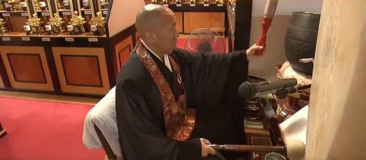 Yoshihara hài hước gọi mình là “nhà sư cơ bắp” và công khai bày tỏ lòng biết ơn đối với Chico. (Ảnh: Nippon Television)