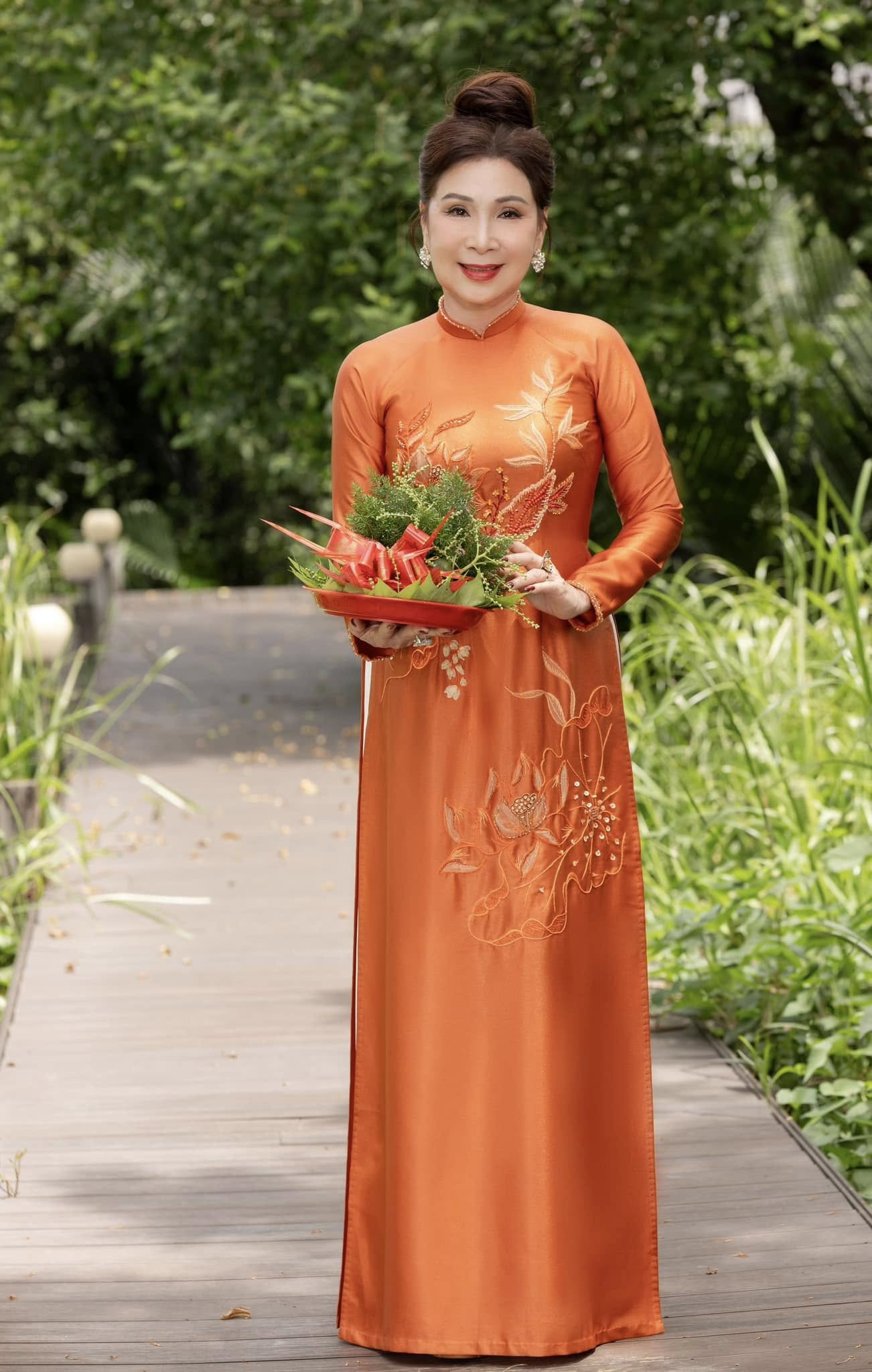 Nữ NSND được MC Nguyên Khang gọi là mỹ nhân sân khấu kịch, hiện tại ở tuổi xế chiều có sắc vóc ra sao?- Ảnh 6.