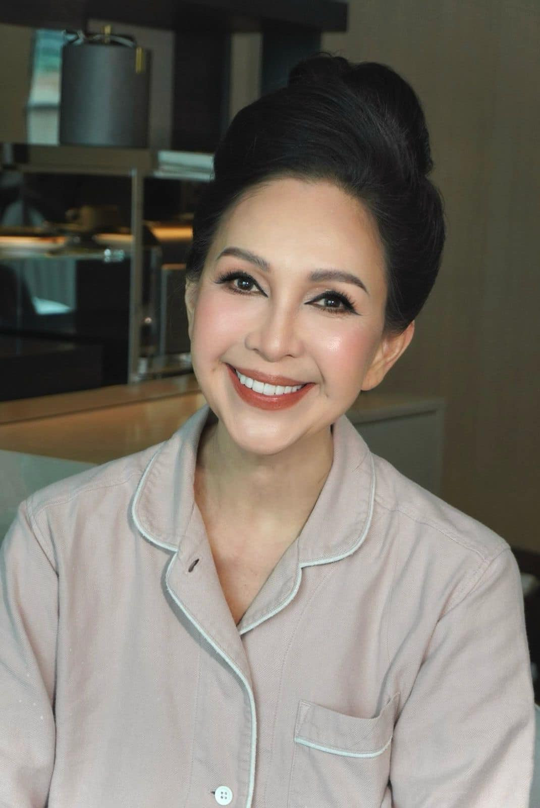 Sắc vóc tuổi ngoài 60 của 'bóng hồng' một thời của Thương Tín - Ảnh 9.