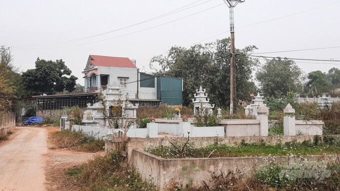 Cách hóa giải ngôi nhà có mộ trước cửa hoặc có nước sau nhà theo phong thủy- Ảnh 3.