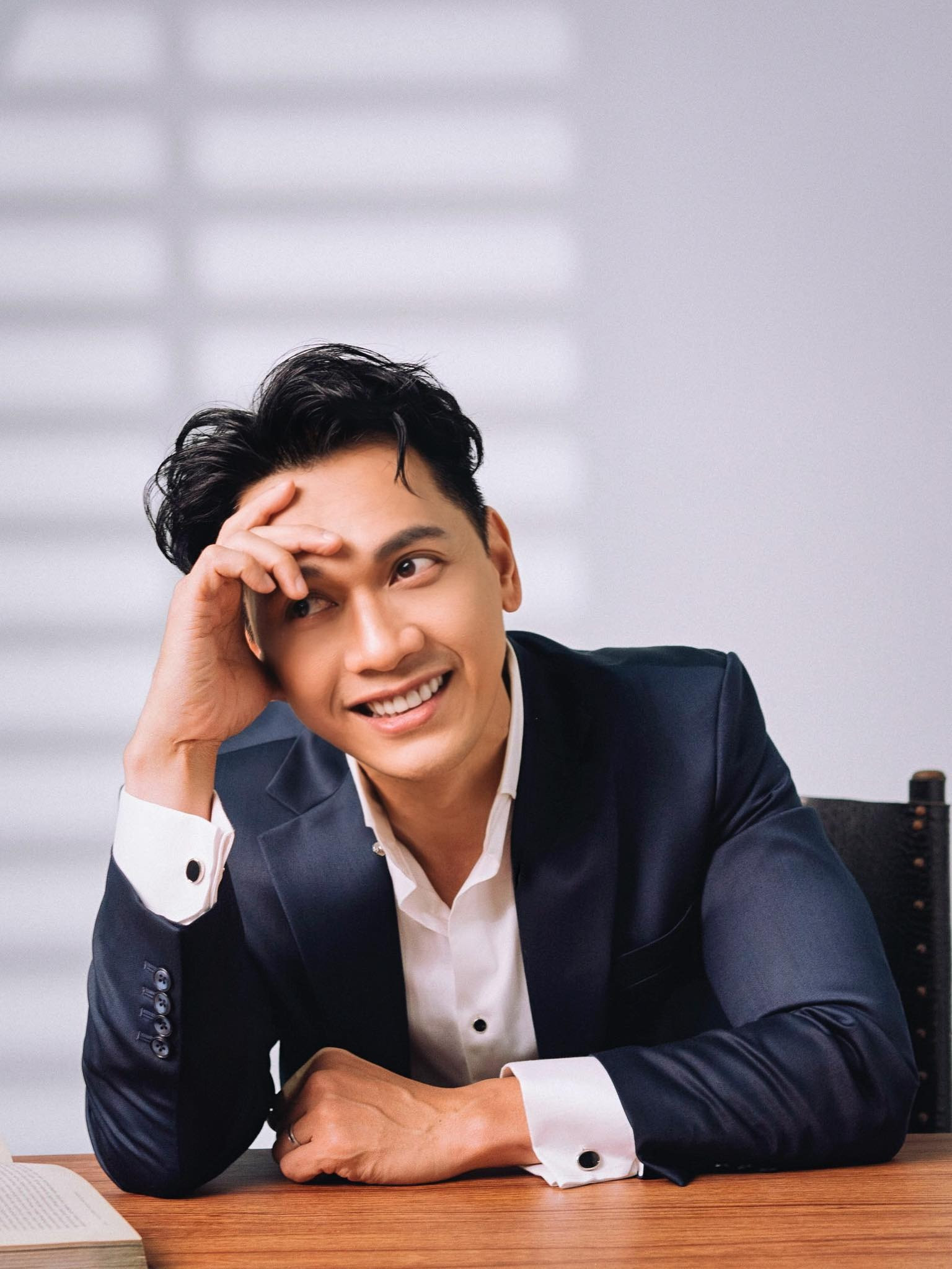 Chủ tịch nổi đình đám Trần Hùng Huy khoe con gái tốt nghiệp ĐH gây bàn tán