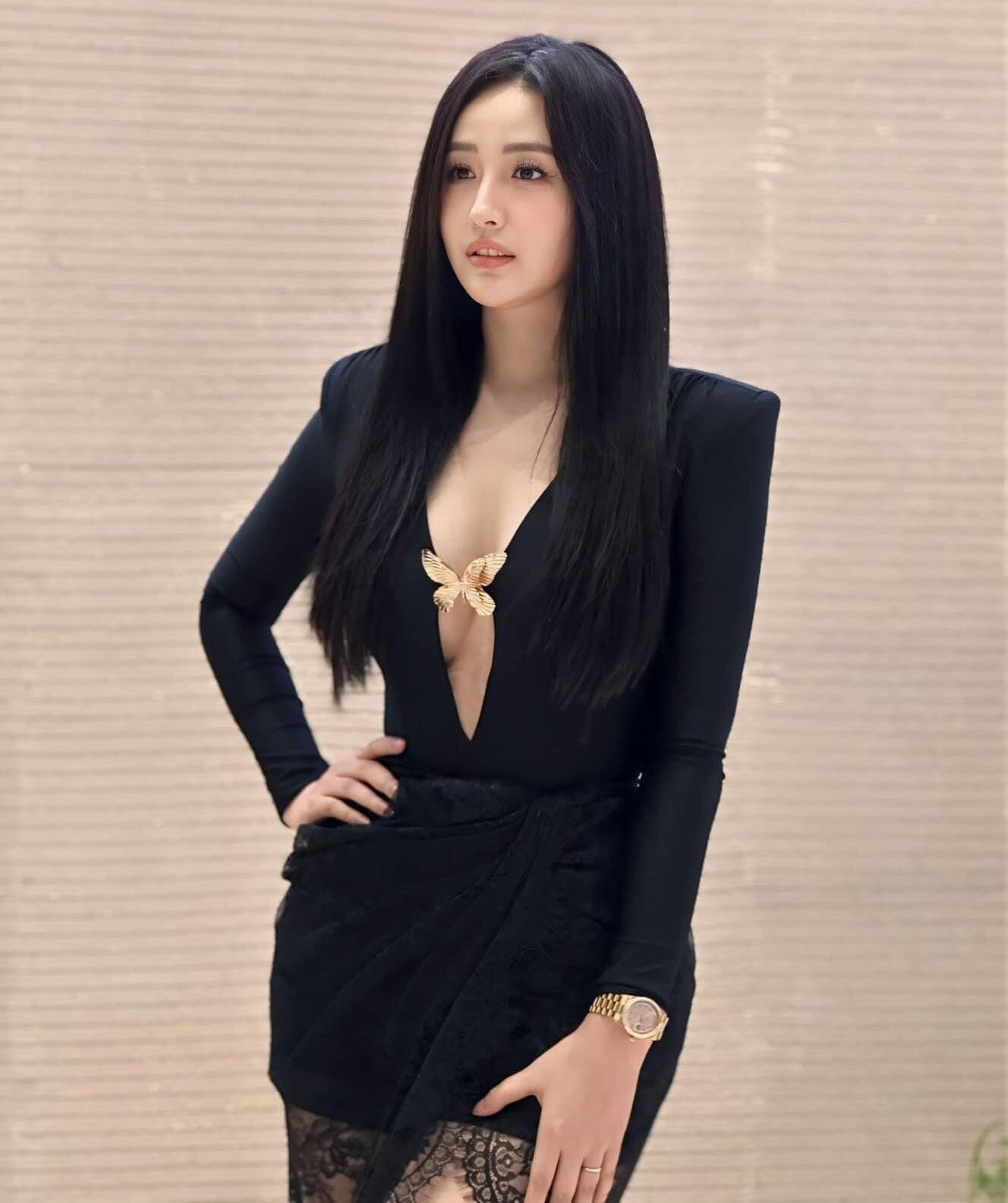 Gia tài đồ sộ của Mai Phương Thúy trước khi tuyên bố mua đồng hồ 10 tỷ