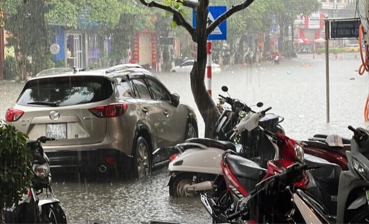 Mưa lớn đã gây ngập úng khu vực cầu Chui, đường Ngô Quyền; ngã tư Phai Trần; khu đô thị Nam Hoàng Đồng...