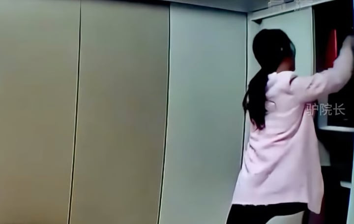 Yin đã thuê người chuyển đồ để dọn sạch những món đồ đắt tiền như thắt lưng hiệu và ghế sofa đắt tiền khỏi nhà của người tình. (Ảnh: Handout)