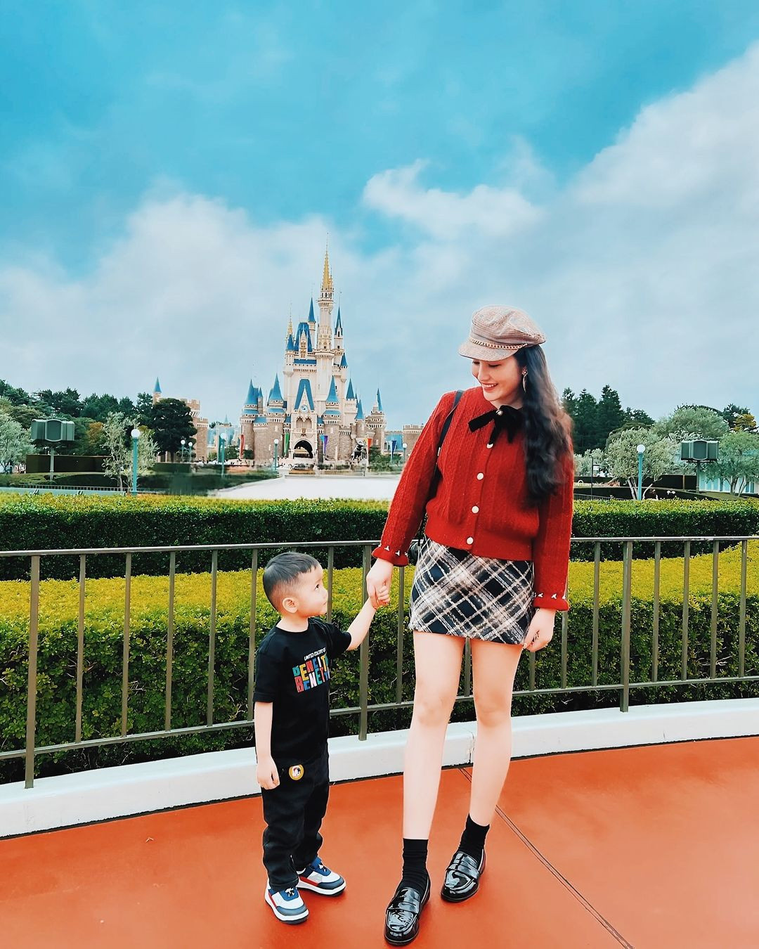 Quý tử 4 tuổi của ông chủ Sài Gòn Square hiếm hoi lộ diện sống chuẩn rich kid