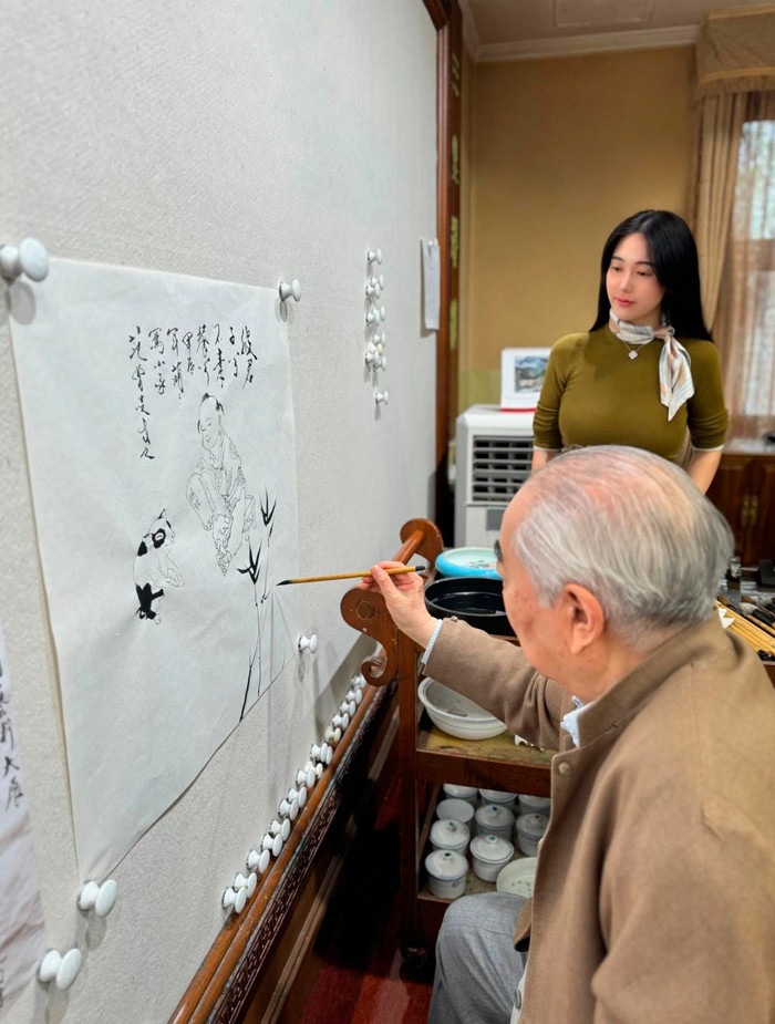 Ông lão 86 tuổi cưới vợ thứ 4 kém 50 tuổi, dân mạng dậy sóng tranh cãi- Ảnh 1.