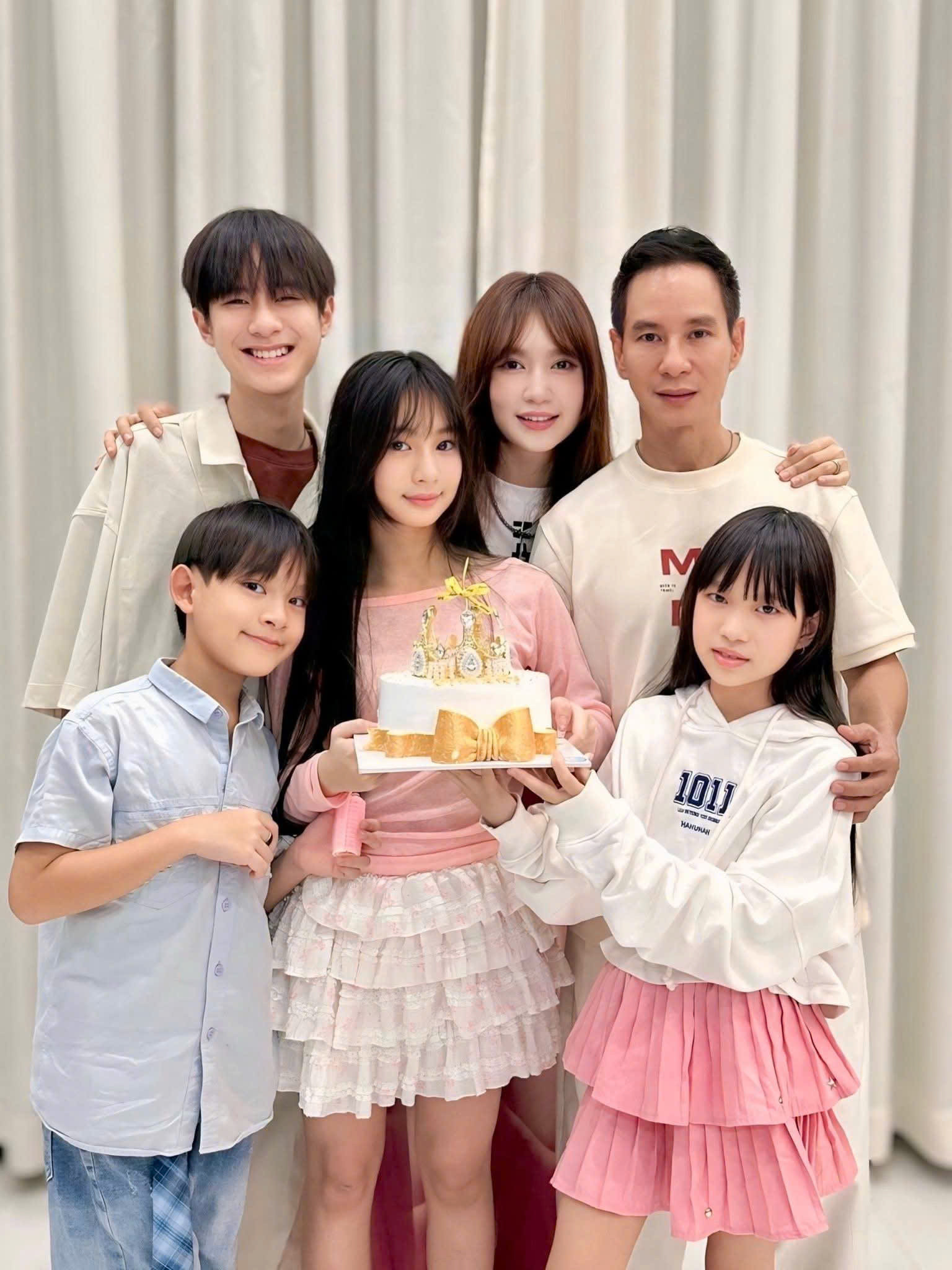 Con gái của Lý Hải sinh nhật 12 tuổi, khán giả ngỡ ngàng trước nhan sắc 'Hotgirl tương lai'- Ảnh 1.