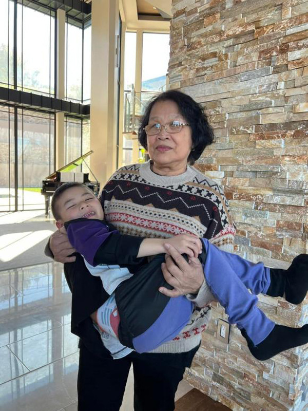 Mẹ ruột 'anh Bo' Đan Trường: Không chưng diện, thời trẻ vất vả nuôi con, tuổi xế chiều sống kín tiếng ở Mỹ- Ảnh 7.